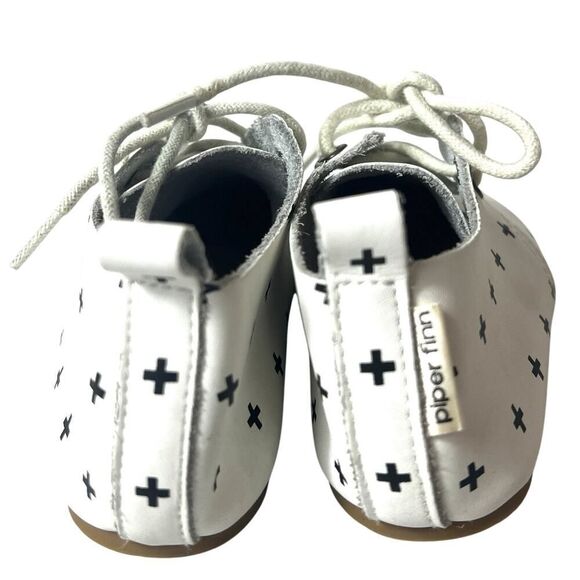 Piper Finn Little Kids Infants 7 Soft Leather White Cross Print Moccasin Lace Up - Picture 9 of 13